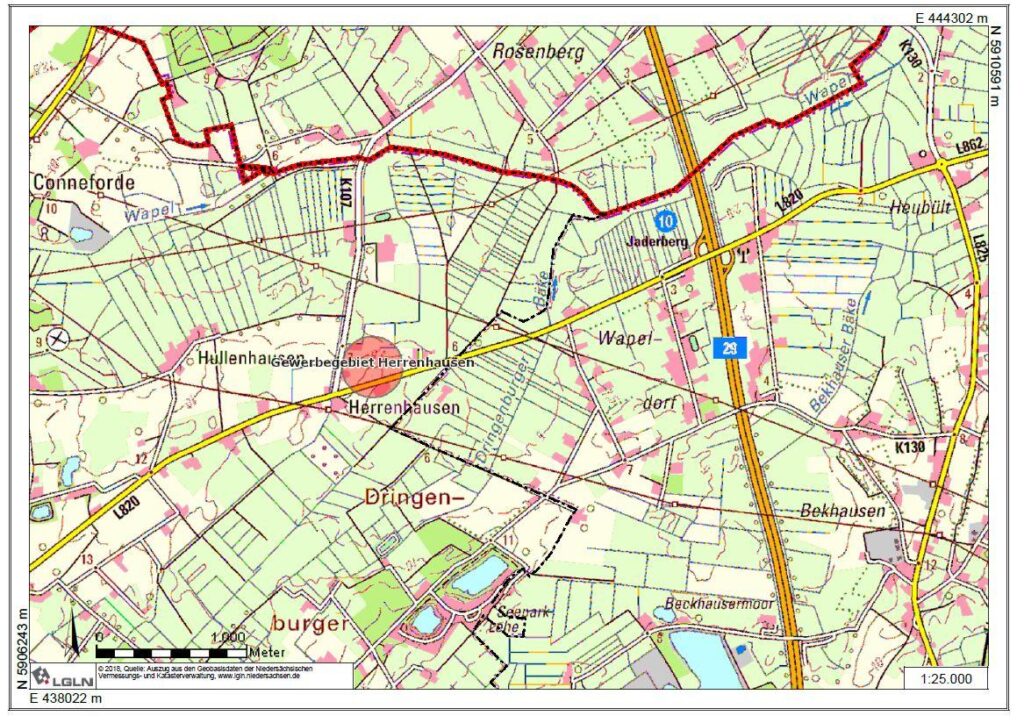 Topografische Karte im Maßstab 1:25.000 des Gebiets um Herrenhausen und Dringen, mit orange markierter Autobahn (blaues Schild A29), gelben Landstraßen (u. a. L820), dem Gewerbegebiet Herrenhausen, Ortschaften wie Wapel und Conneforde, grünen Ackerflächen, Gewässern und einem rot gestrichelten Weg entlang der Nordgrenze.