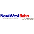 Logo der NordWestBahn mit der Wortmarke „NordWestBahn“ und dem daneben stehenden Slogan „Gut unterwegs“.